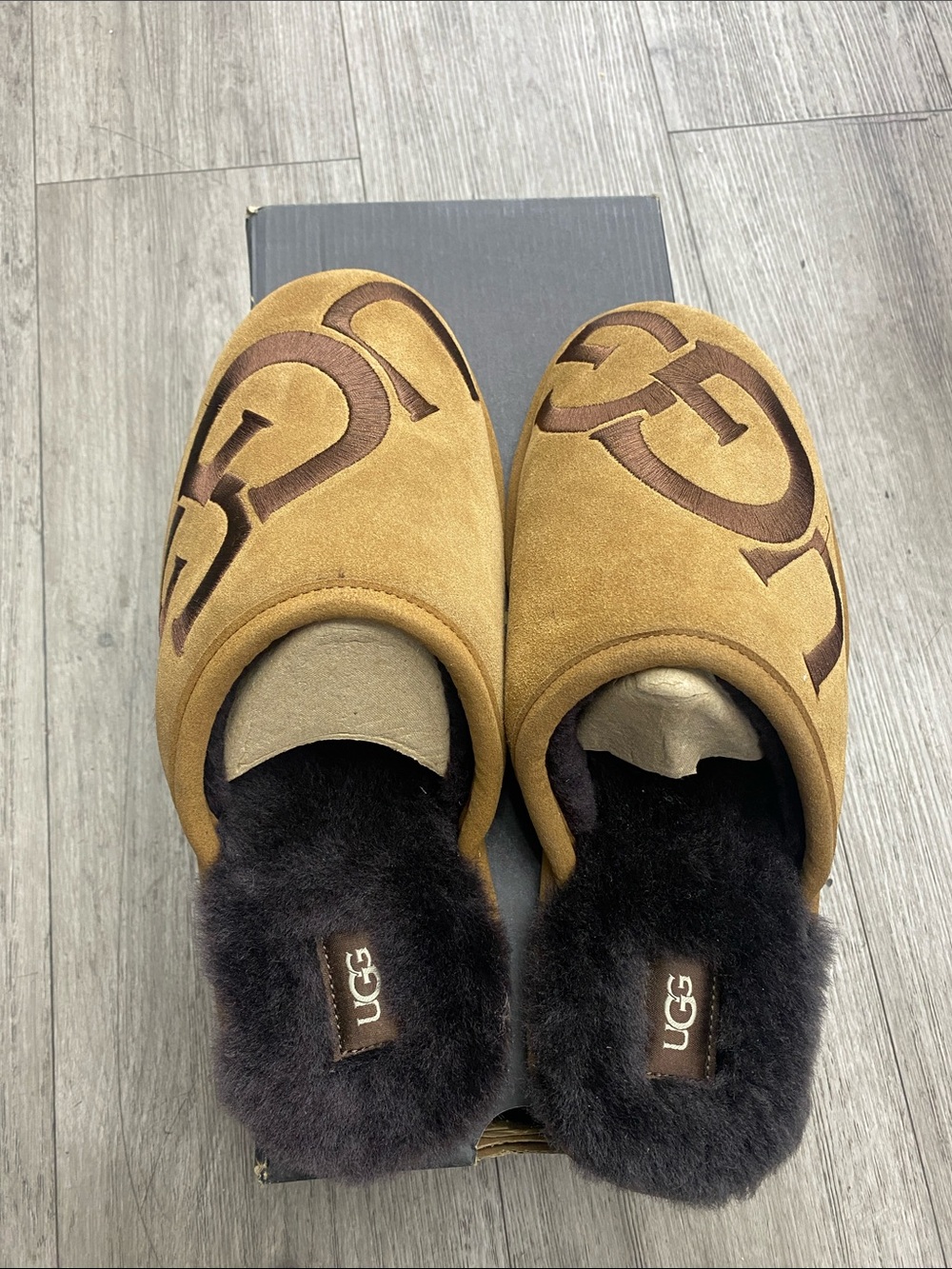 UGG Scuff Logo Slippers Men’s Size 11 US / 44 EU Chestn